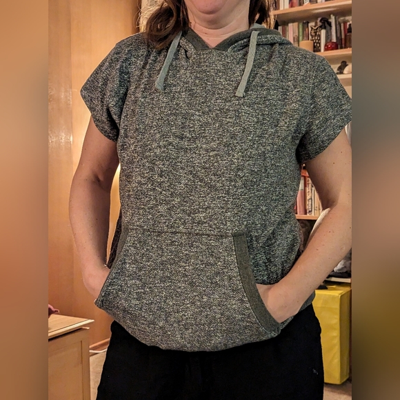 ❗3 for 20❗Short sleeve hoodie - Picture 1 of 5